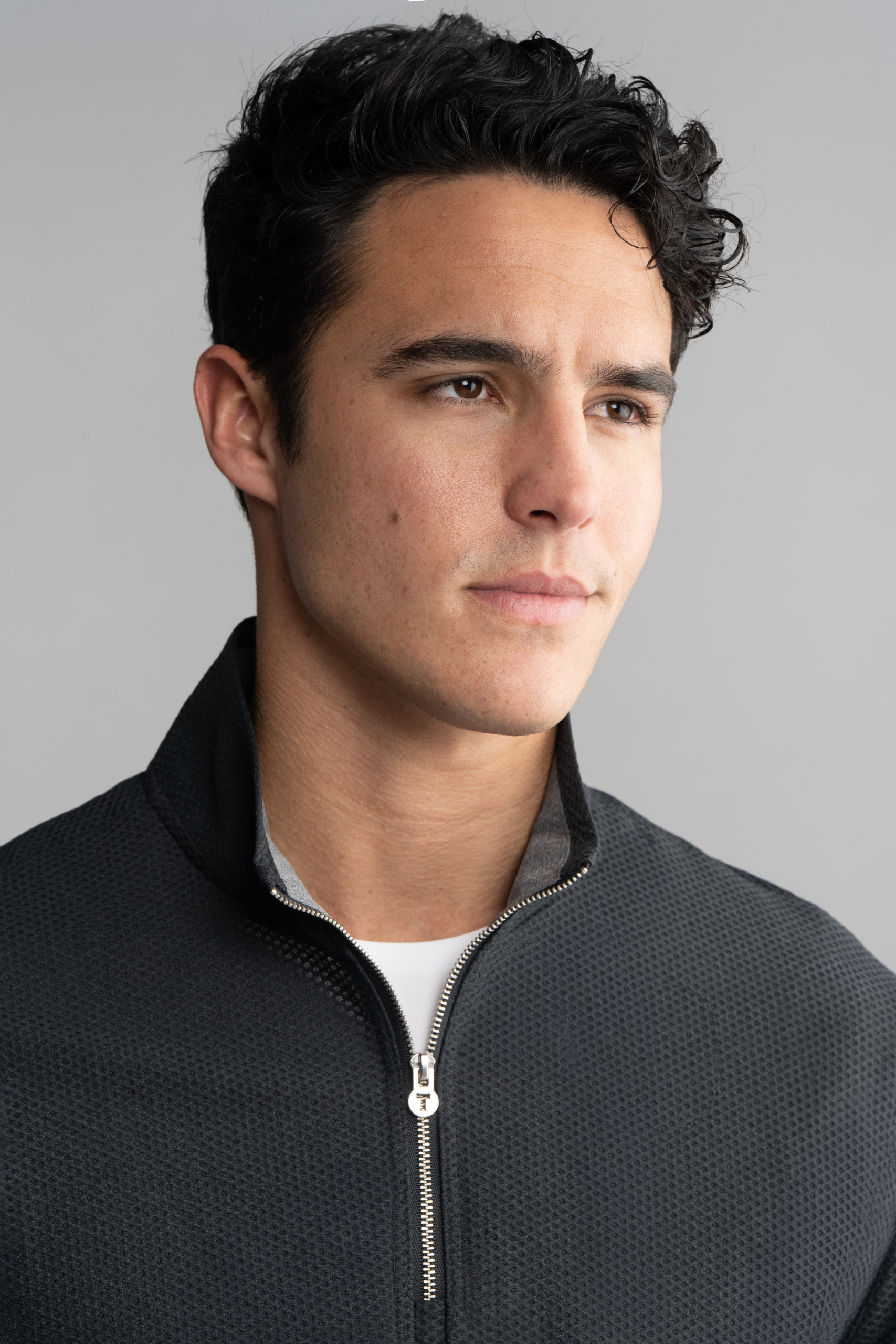 AirQuarterZip-Charcoal-CloseUp-25.1.png