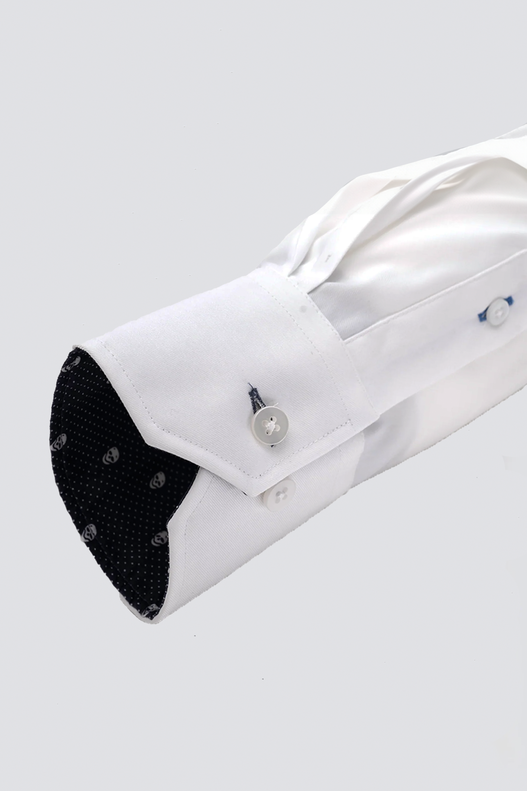 Leader-Contrast-NavySkull-Cuff.png