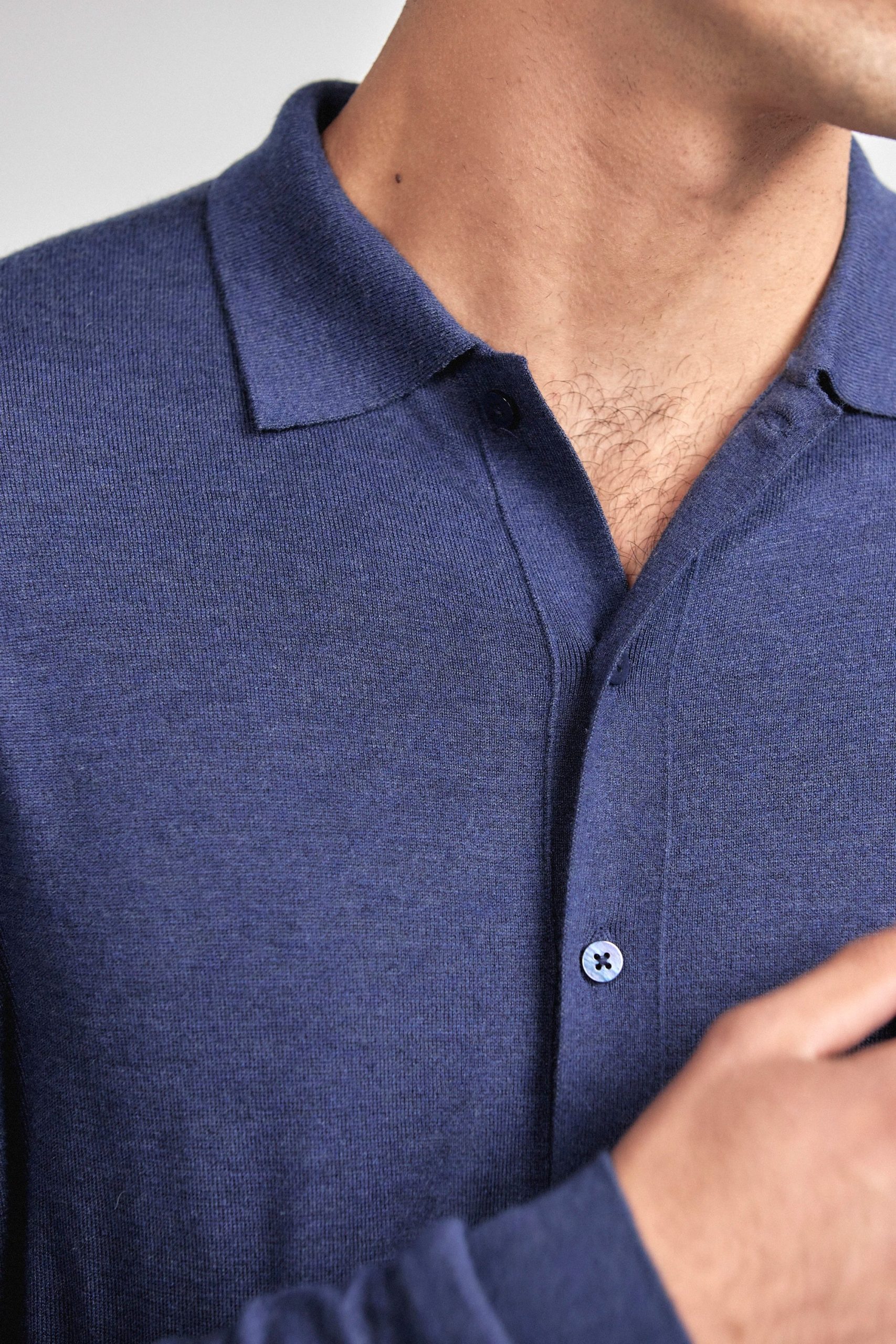 Lightweight-Cashmere-ButtonDown-Navy-Detail-26.1.jpg