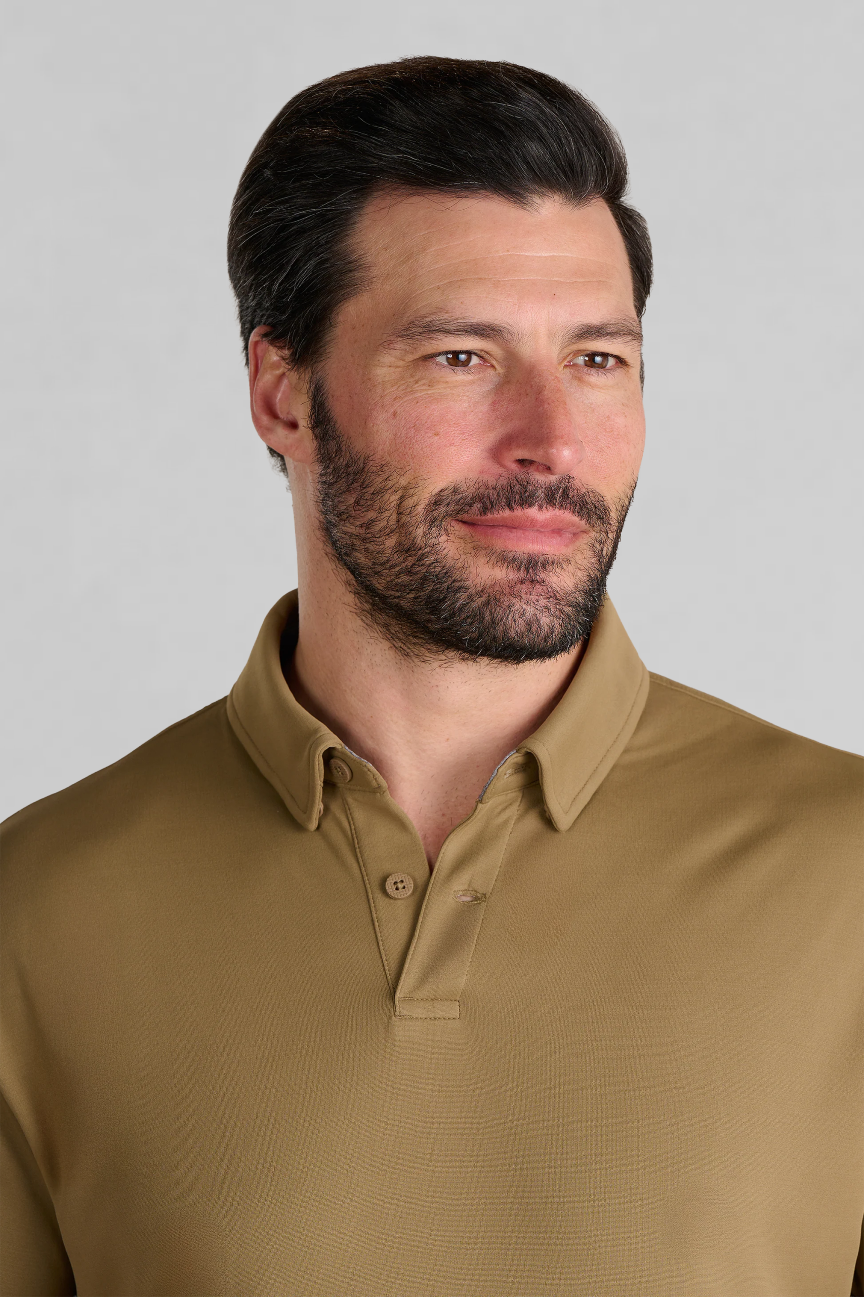 Polo-Solid-Tabacco-CloseUp.png