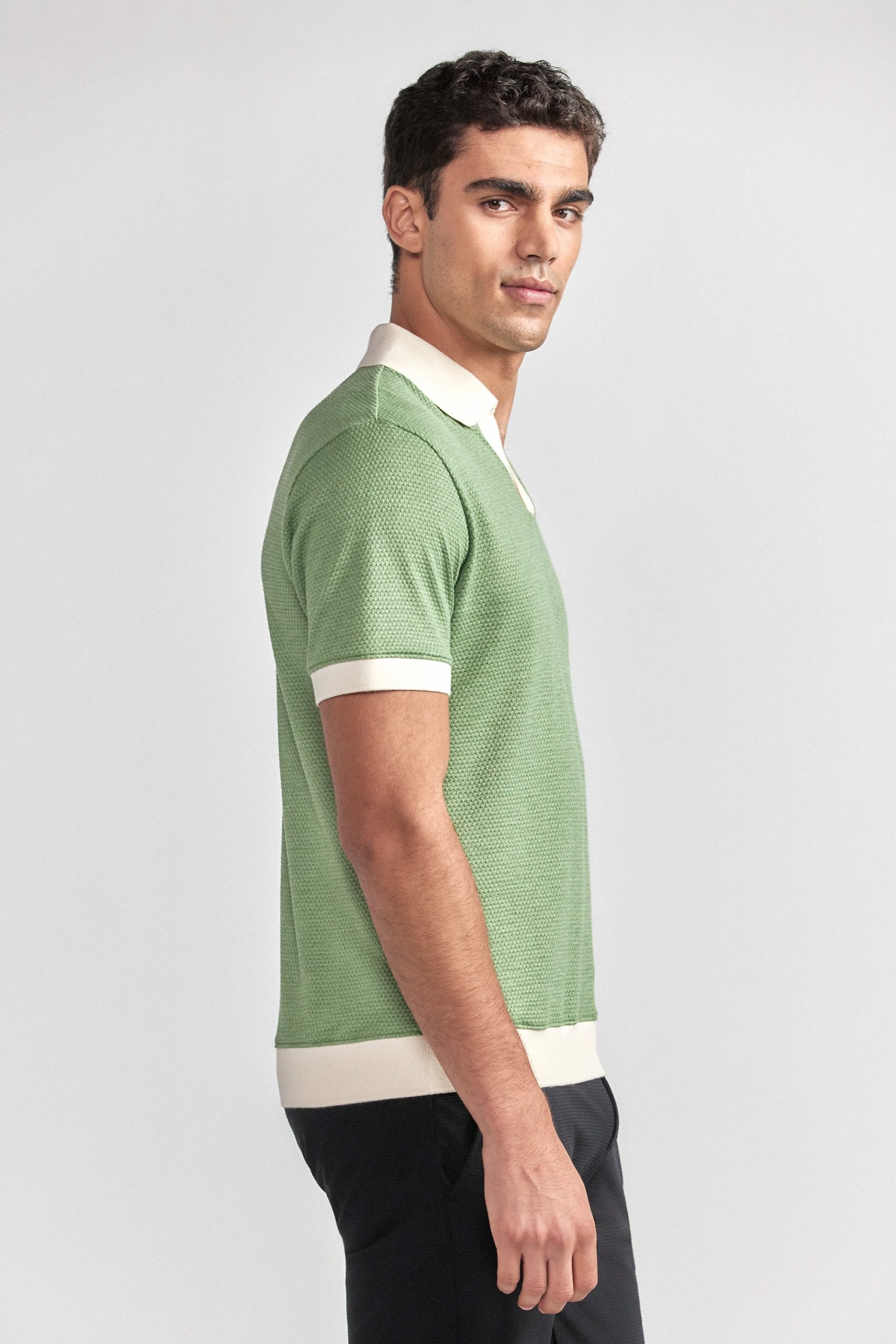 Sweater-Polo-Moss-Contrast-Side-26.1_4dc3d682-4ff7-46f7-8b7b-9a8e952a16ae.jpg
