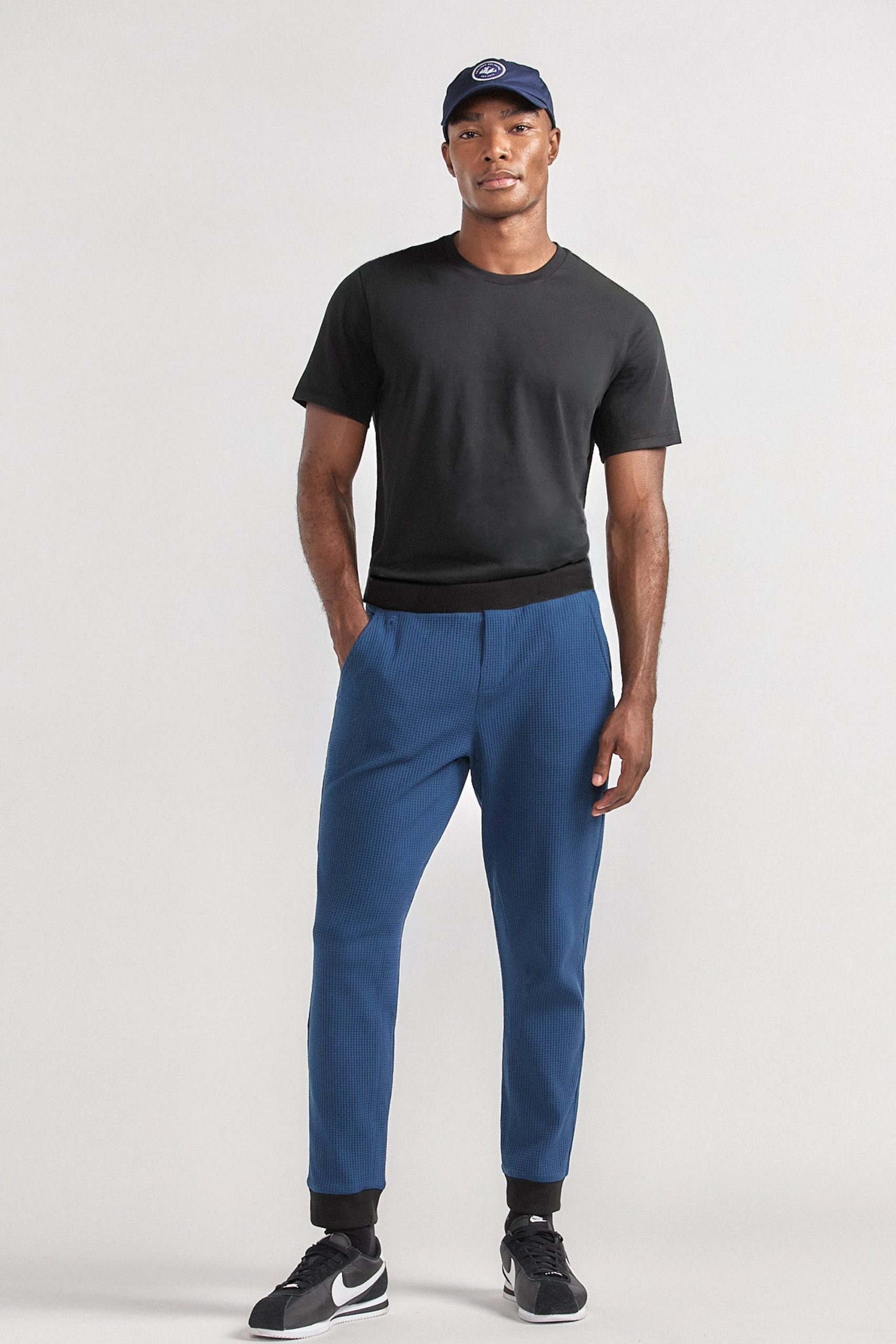 Waffle-Joggers-Ocean-Fullbody-Front-26.1.jpg