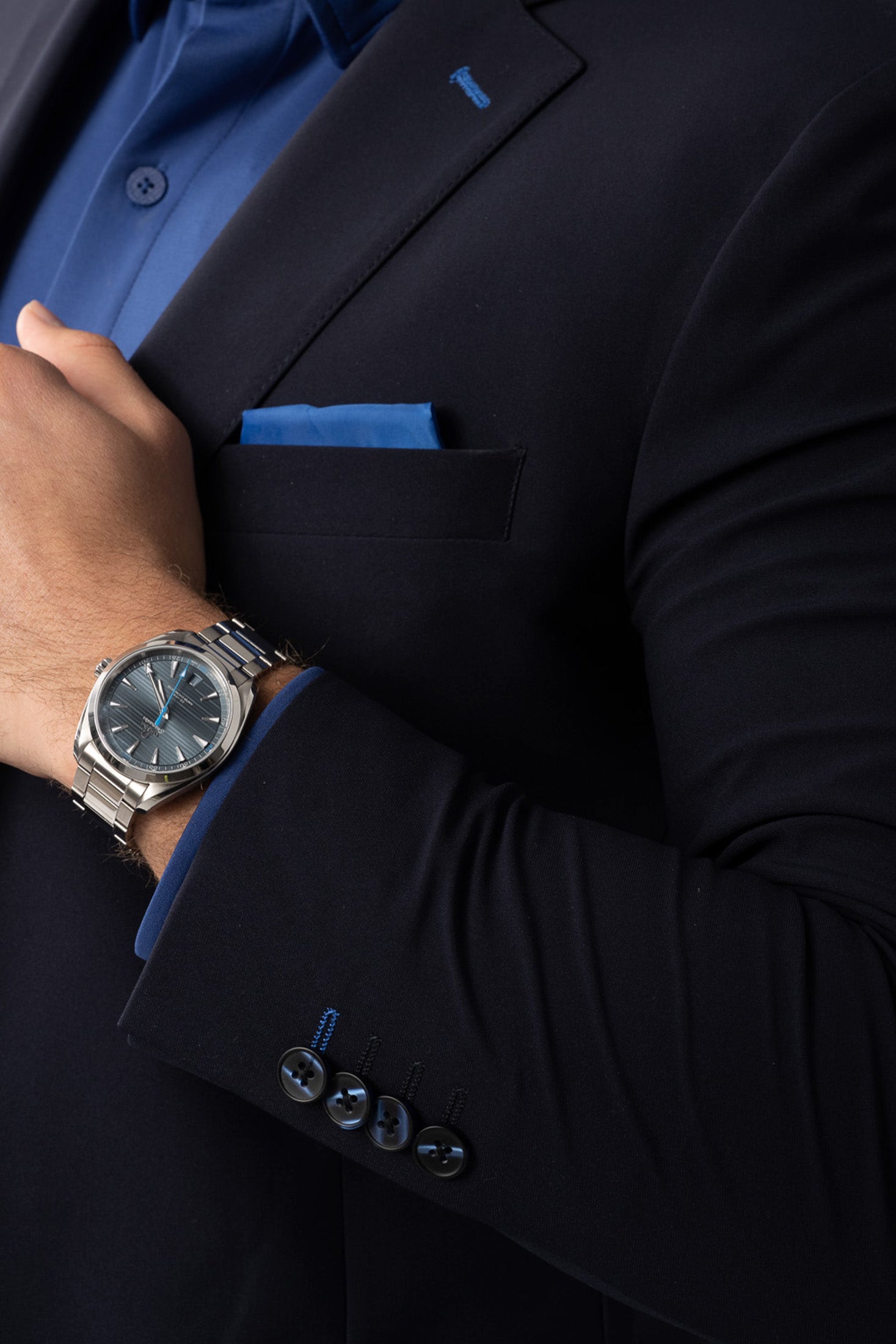 navybluecontrast_BZR013T_D1_408ec39b-a4d4-4b2c-903f-d33508b38c5c.jpg