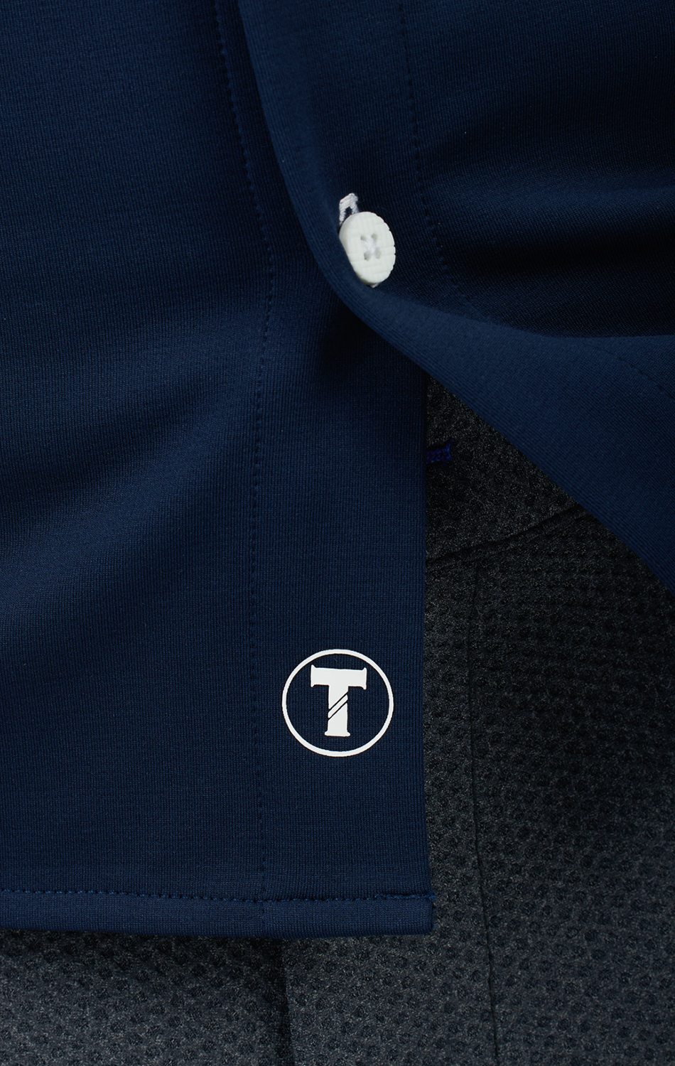 navywhitecontrast_AES026_D2_d5a3fd97-d5de-4e68-ba8e-f33e1a55db71.png